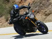122-1306-7953-o+2014-yamaha-FZ-09+.webp