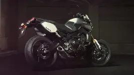 2014-Yamaha-MT09-Street-Tracker-EU-Matt-Grey-Static-007.webp