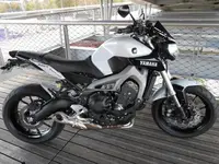 yamaha-mt-09-white-and-black-pons-profil_hd.webp