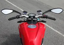 Ducati_Streetfighter_S_cockpit.webp